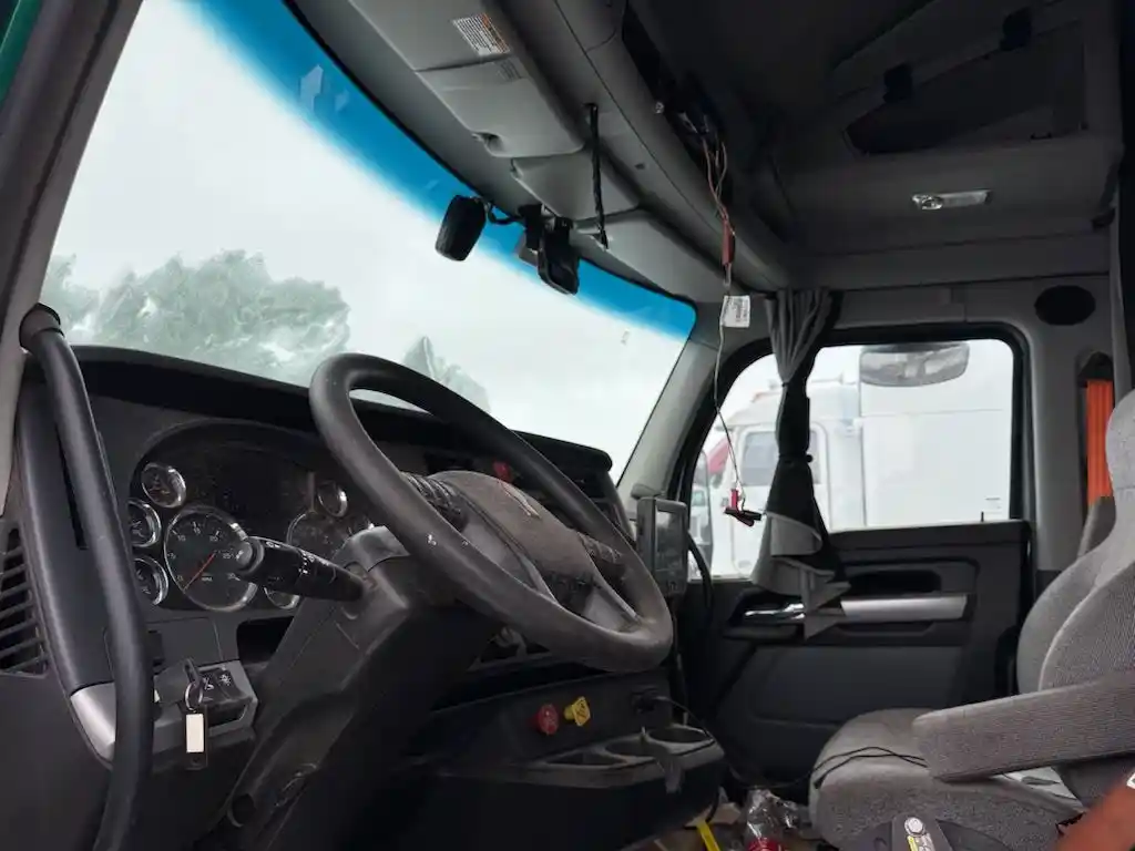 Image 6 of part Used 2022 Kenworth T680 Cab