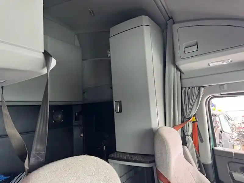 Image 7 of part Used 2022 Kenworth T680 Cab