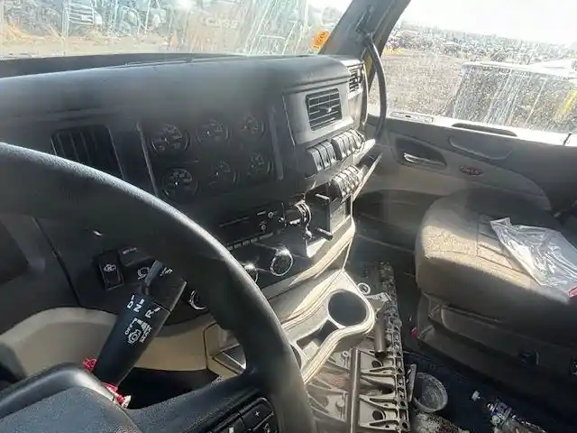 Image 10 of part Used 2023 Peterbilt 579 Cab