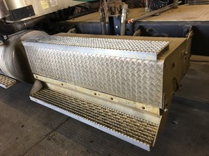 Used 2002 International 9900I Battery Box (Stock #P-384)) Part Image
