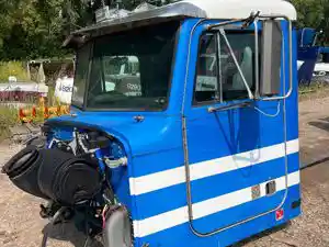 Used 1997 Peterbilt 385 Cab (Stock #P-1060)) Part Image