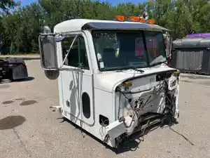 Used 1998 Peterbilt 377 Cab (Stock #P-1041)) Part Image