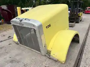 Used 2005 Peterbilt 378 Hood Image
