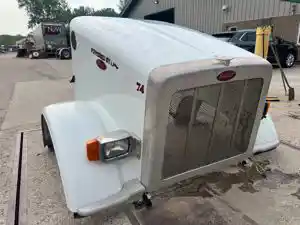 Used 2016 Peterbilt 367 Hood Image