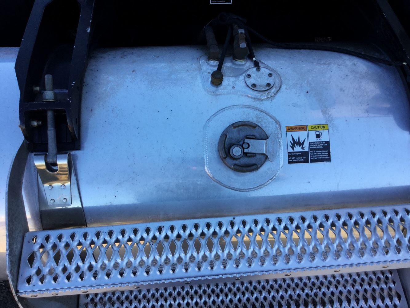 2016 Peterbilt 389 (Stock 161110) Fuel Tanks TPI