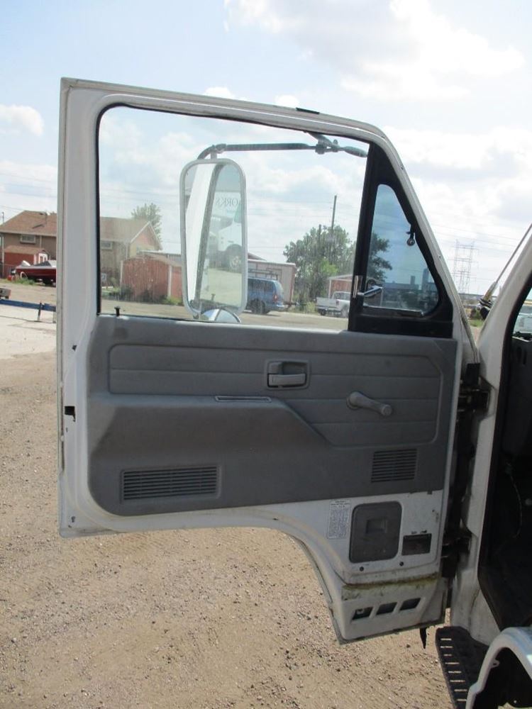 1995 ISUZU NPR (Stock #8493) | Doors | TPI