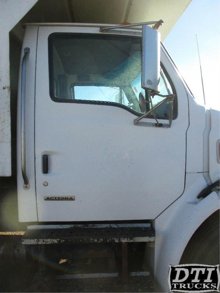 2001 STERLING M7500 ACTERRA (Stock 45264) Doors TPI