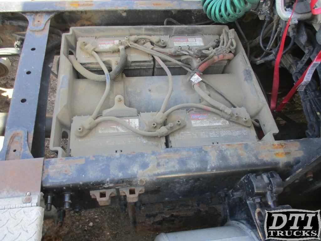 2006 FREIGHTLINER COLUMBIA 120 (Stock 41040) Battery Boxes TPI