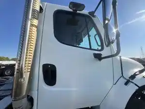 Used 2006 FREIGHTLINER M2 106 Door (Stock #81589)) Part Image