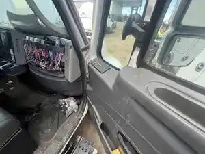 Used 2010 INTERNATIONAL 4300 Door (Stock #80825)) Part Image