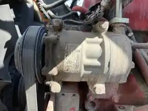 Used 2008 PETERBILT 365 A/C Compressor (Stock #77474)) Part Image