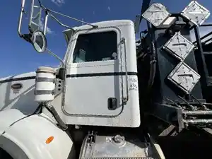 Used 2008 PETERBILT 365 Door (Stock #77417)) Part Image