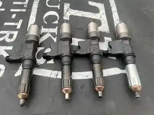 Used 2005 ISUZU 6HK1 Injector (Stock #73068)) Part Image
