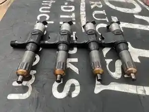 Used 2007 ISUZU 4HK1TC Injector (Stock #68419)) Part Image