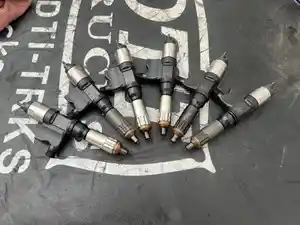Used 2007 ISUZU 6HK1 Injector (Stock #65344)) Part Image