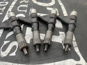 Used 2012 ISUZU 4HK1TC Injector (Stock #31097)) Part Image
