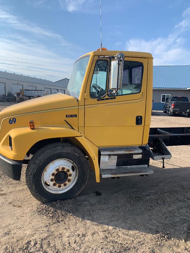 Used 1994 Freightliner FL70 Fender Extension for sale Winger