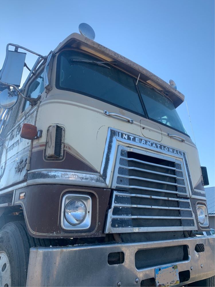 Used Universal International 4070 Cab for sale Winger Minnesota