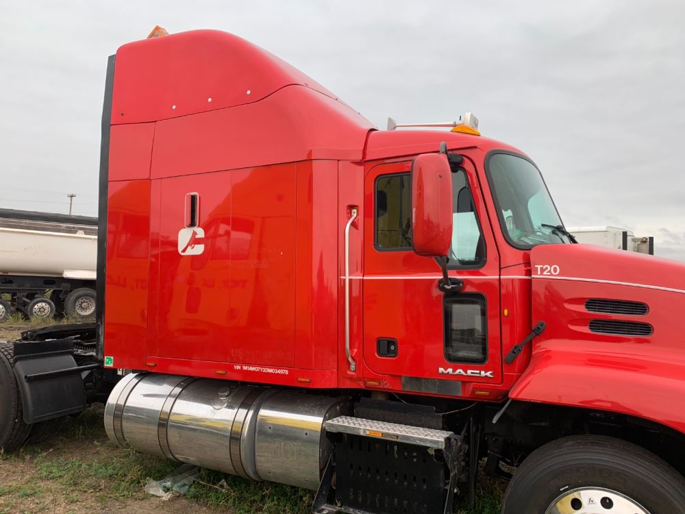 Used Universal Mack 613 Cab for sale Winger Minnesota United States