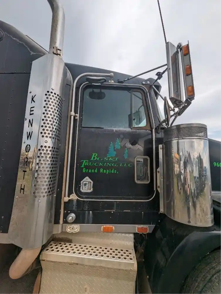 Used 1996 Kenworth Glider Door for sale Winger Minnesota United