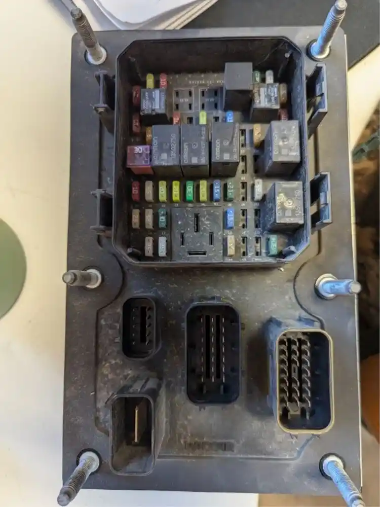 Used 2017 Kenworth T880 Fuse Box for sale | Winger Minnesota