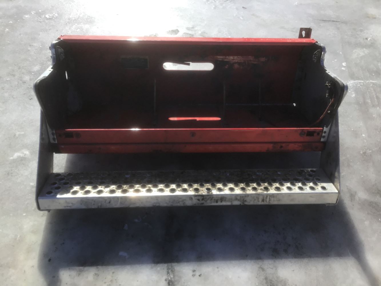 Kenworth W900 (Stock #H913) | Battery Boxes | TPI