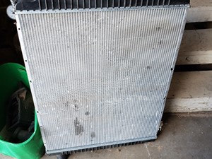 New International 9200I Radiator (Stock #P-2281104)) Part Image