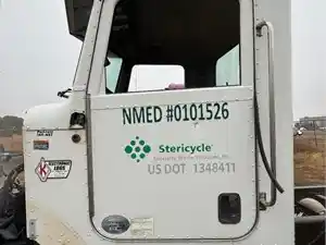 Used 2011 Peterbilt 330 Cab (Stock #692-S-1)) Part Image