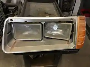 Used Universal Freightliner FLD120 Headlamp Assy (Stock #P-2283441)) Part Image