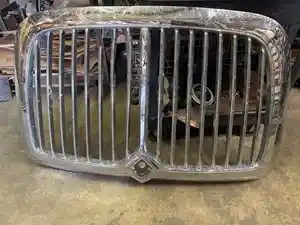 Used Universal International PROSTAR Grille (Stock #P-2283739)) Part Image