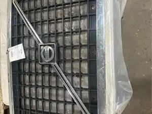 Used 2014 VOLVO VNL Grille (Stock #25756)) Part Image