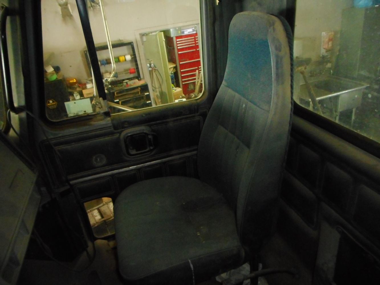 1996 Mack CH 613 (Stock 06282815) Seats TPI