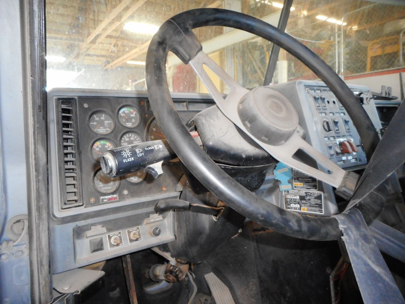 1999 Mack CH 613 (Stock 12436518) Steering Wheels TPI