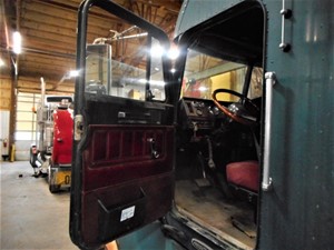 Used 2000 Freightliner FLD Door (Stock #J21404-7)) Part Image