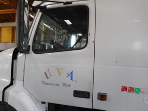 Used 2000 Volvo VNL64T Door (Stock #306345-6)) Part Image