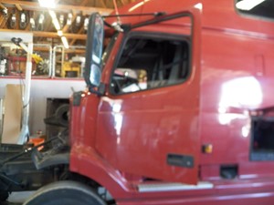 Used 2000 Volvo VNL64T660 Door (Stock #309857-7)) Part Image