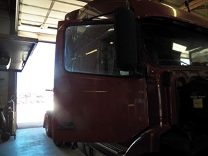 Used 2000 Volvo VNL64T660 Door (Stock #309857-8)) Part Image