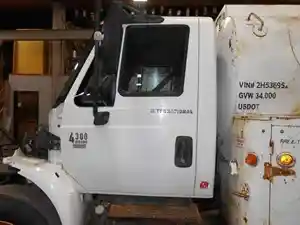 Used 2001 International 4300 Door (Stock #536952-5)) Part Image