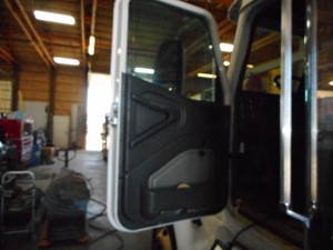 Used 2001 International 9400I Door (Stock #031706-7)) Part Image