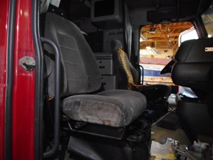 Used 2001 Volvo VNL Seat (Stock #332572-21)) Part Image