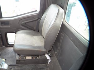 Used 2002 International 9100I Seat (Stock #043140-19)) Part Image