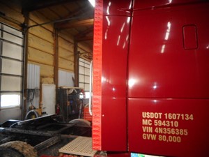 Used 2003 Volvo VNL Sleeper Fairing (Stock #356385-17)) Part Image