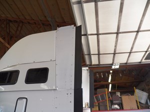 Used 2004 International 9400I Sleeper Fairing (Stock #031198-17)) Part Image