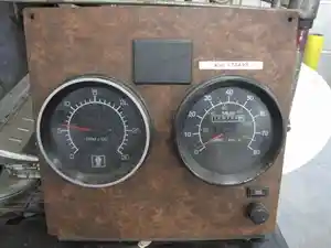 Used 2004 Kenworth T800 Instrument Cluster (Stock #080569-15)) Part Image