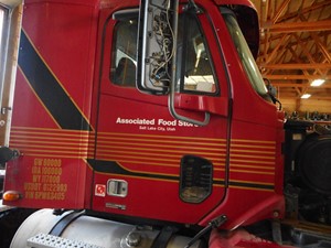 Used 2005 Freightliner COLUMBIA 120 Door (Stock #W2405-8)) Part Image