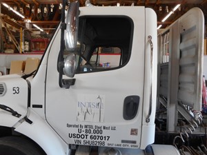 Used 2005 Freightliner M-2 BUSINESS CLASS Door (Stock #U82198-7)) Part Image