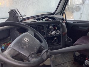 Used 2005 Volvo VNL 780 Dash Ass'y (Stock #399176-24)) Part Image