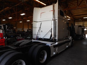 Used 2005 Volvo VNL 780 Sleeper Fairing (Stock #399176-18)) Part Image