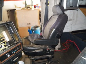 Used 2000 Freightliner FLD Seat (Stock #H79309-20)) Part Image