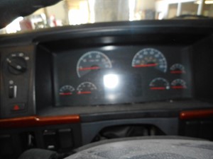 Used 2006 Volvo VN Instrument Cluster (Stock #438573-19)) Part Image